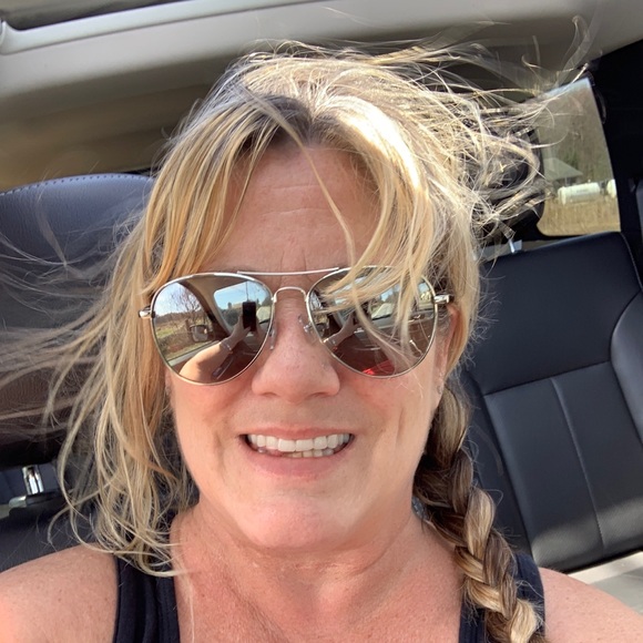 Meet your Posher, Trish - Picture 2 of 2